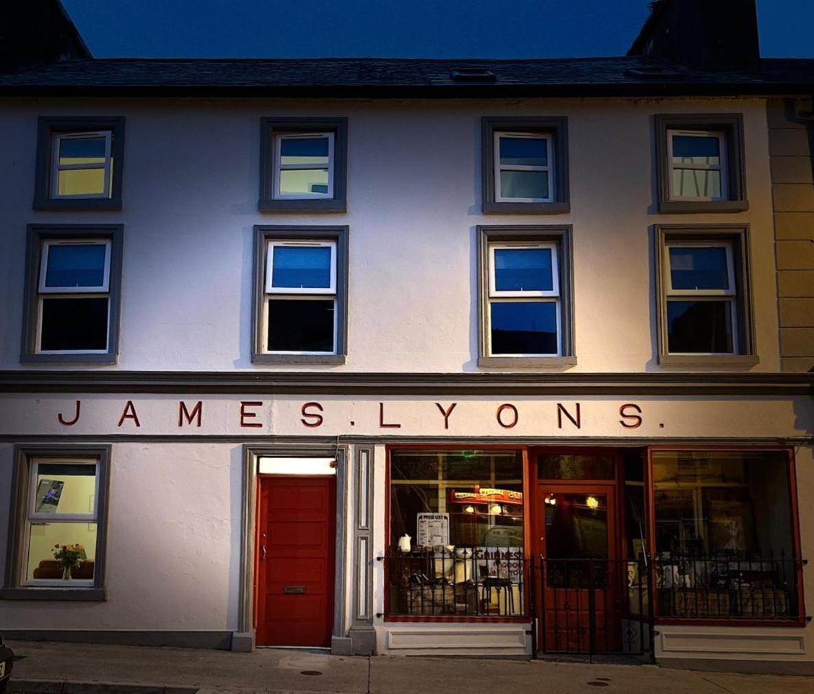 'James Lyons' The Old Main St Ballyhaunis Bagian luar foto
